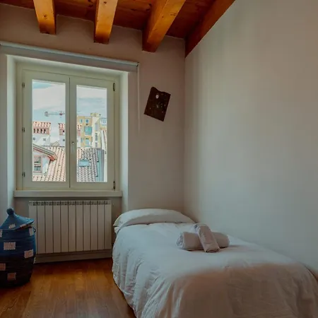 Apartamento Finestre Su Cavana Historical Center *