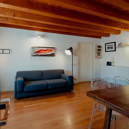 Apartamento Finestre Su Cavana Historical Center