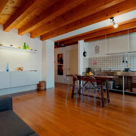 Finestre Su Cavana Historical Center טריאסטה