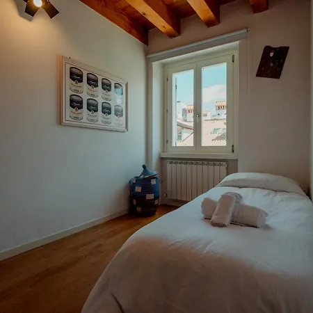 Finestre Su Cavana Historical Center * טריאסטה