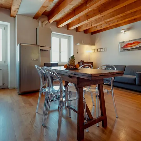 Finestre Su Cavana Historical Center